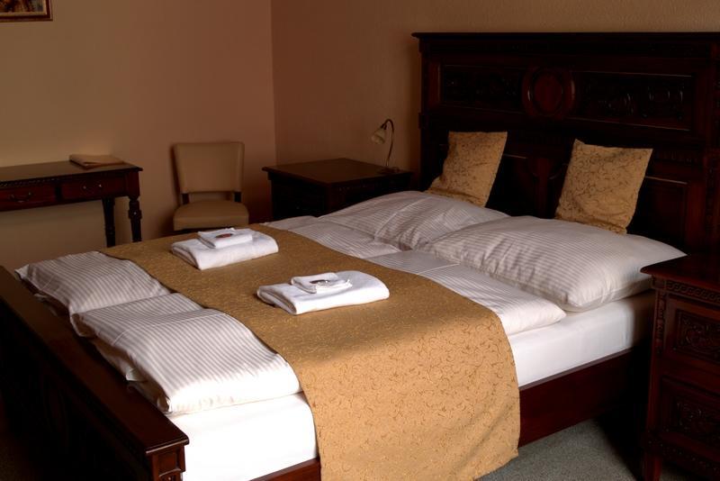Hotel Na Kafkove Ostrava Ngoại thất bức ảnh