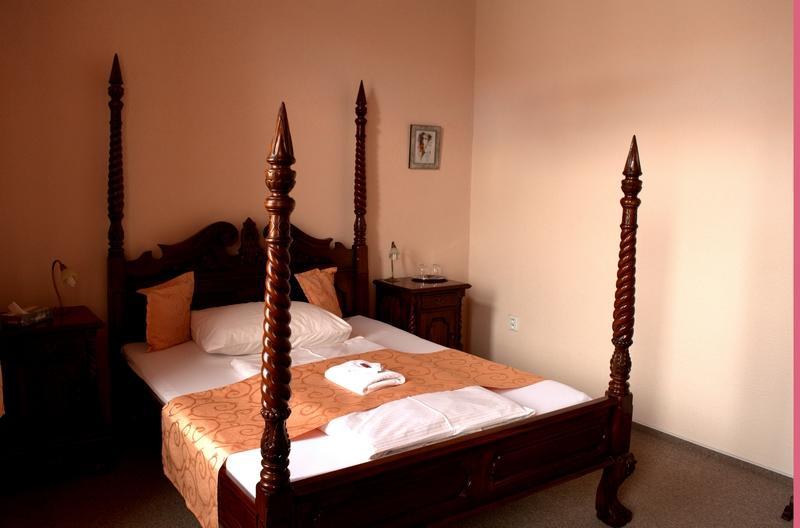 Hotel Na Kafkove Ostrava Ngoại thất bức ảnh