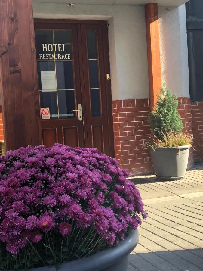 Hotel Na Kafkove Ostrava Ngoại thất bức ảnh