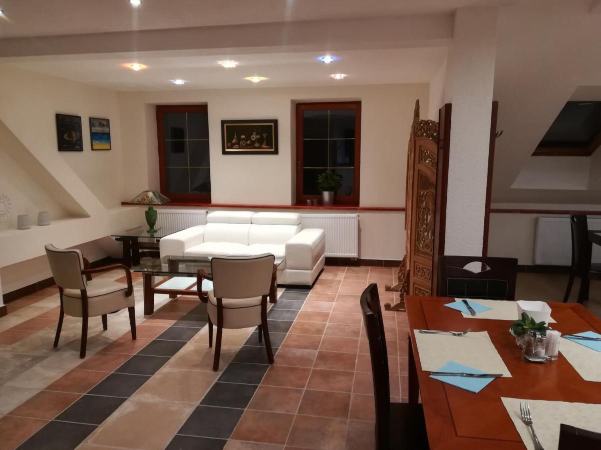 Hotel Na Kafkove Ostrava Ngoại thất bức ảnh